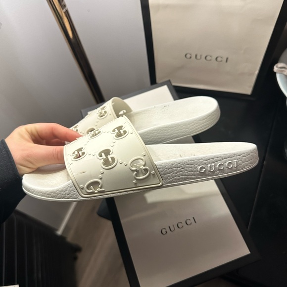 Great white GG Gucci slides - Picture 3 of 3